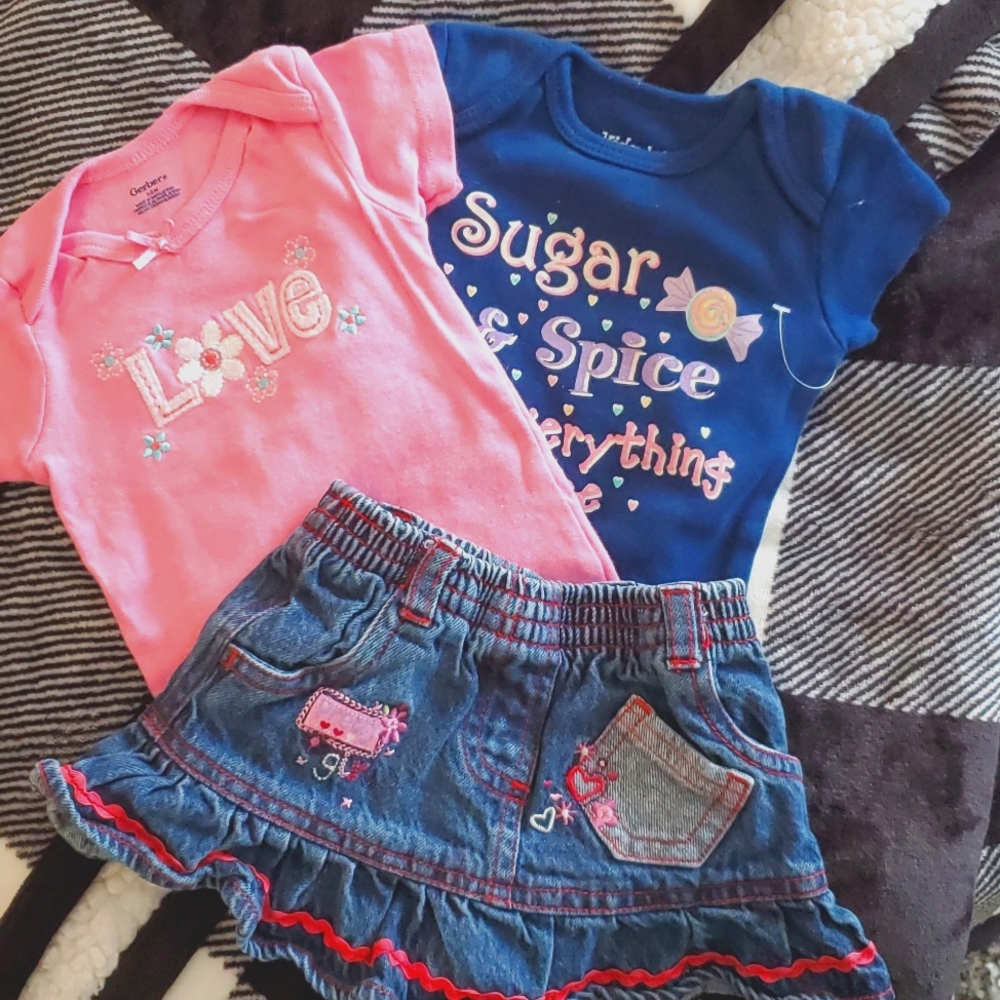 Bundle 7 onesies (3/6 months) and a skirt 6 months